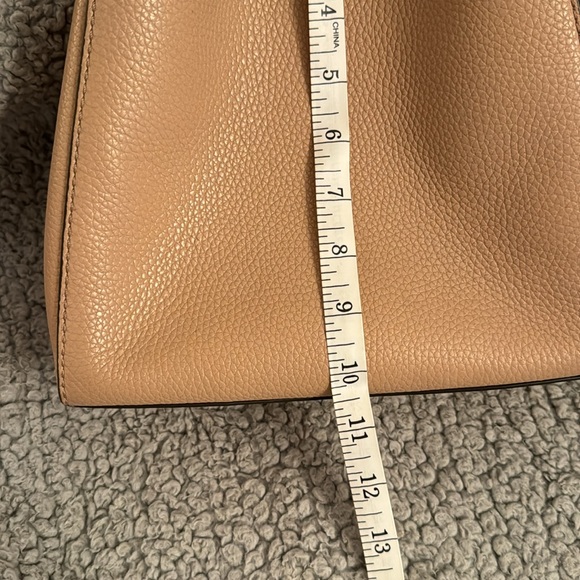 Tory Burch McGraw Bucket Bag, Hobo Purse Pebbled leather Buff Nude A00144 - Picture 14 of 16